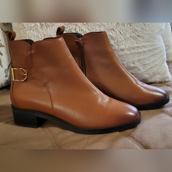 Chic Cole Haan  Leather Tan Ankle Boots with Buckle Detail. 8 1/2 B - Picture 3 of 12